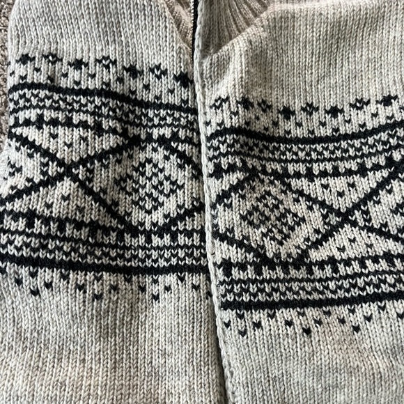 Lost Horizons Wool lined Sweater vest - Picture 4 of 10